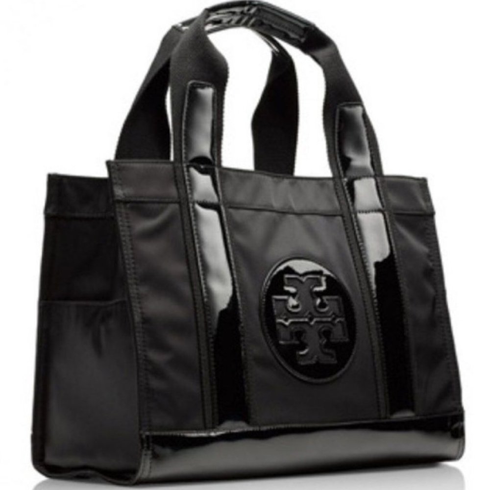 💢ʀᴇᴅᴜᴄᴇᴅ💢 Tory Burch, black nylon tote bag with patent leather trim..